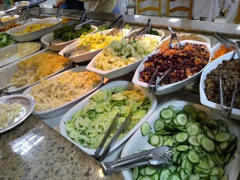 Buffet de saladas da Churrascaria dos Amigos